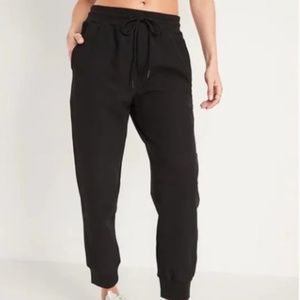 COPY - OLD NAVY STRETCHTECH CARGO PANTS BLACK - SMALL